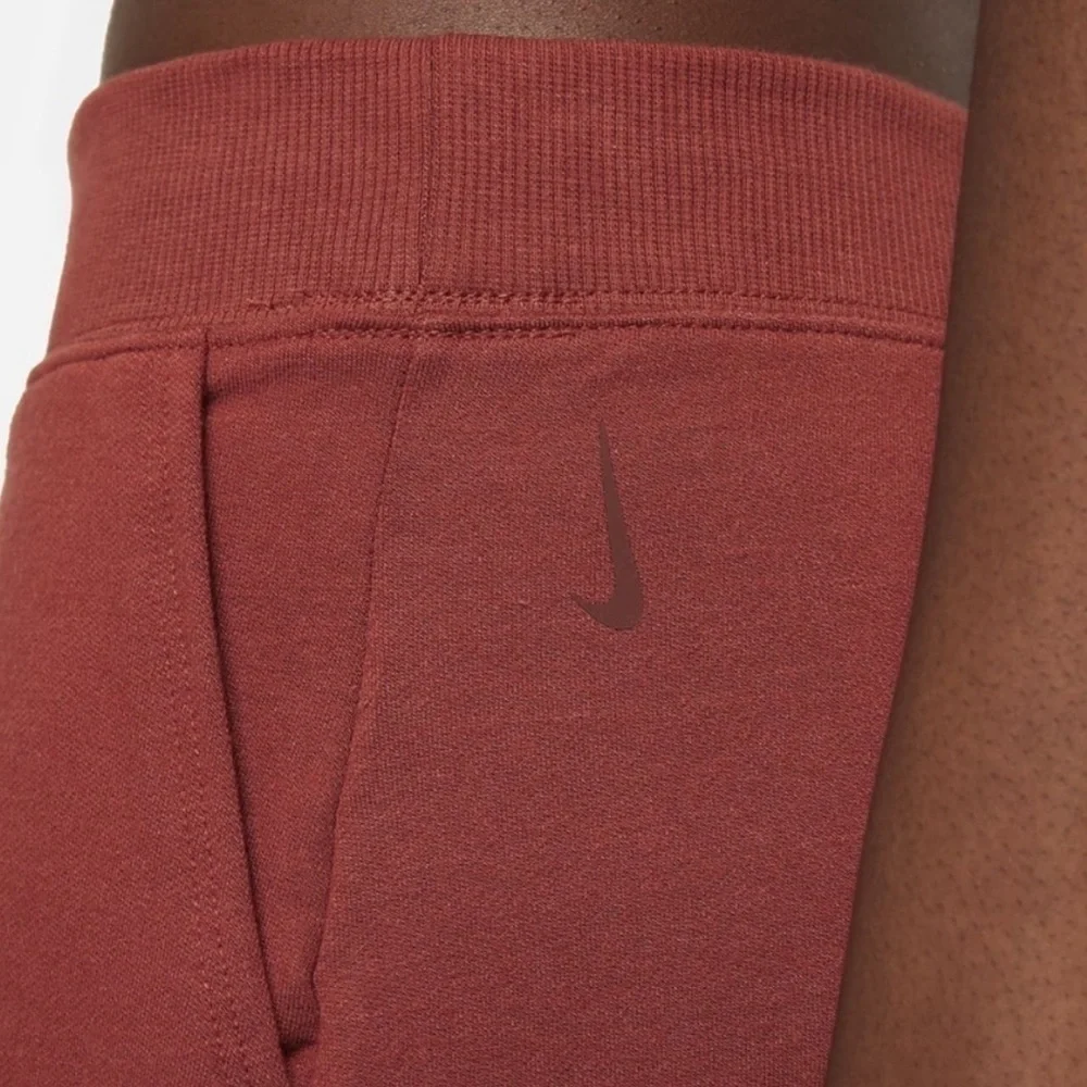 NWT Nike Yoga Luce Fleece Cropped Pants in Red Stone